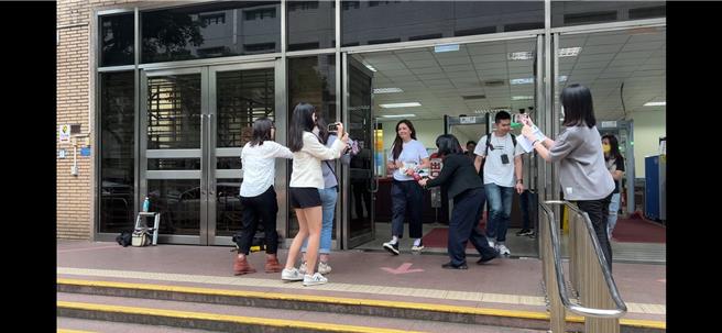 钟沛君庭讯后表示，静候审判结果，不便表示意见。（赖佩璇摄）