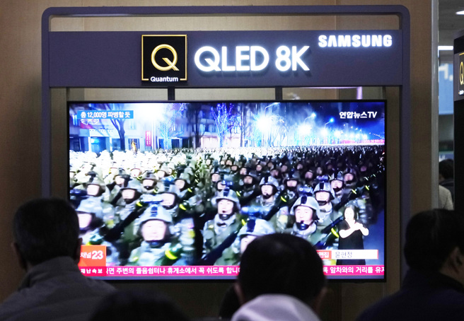 南韩媒体10月18日使用北韩军队资料画面报导北韩部队派往俄罗斯支援俄军对乌克兰作战。（美联社）