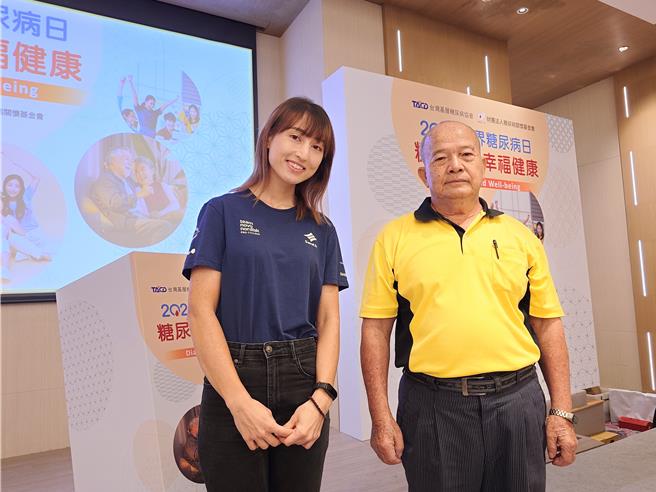 台湾基层糖尿病协会今（29）日举办世界糖尿病日宣导活动，来自土耳其的31岁徐甘舒、罹病逾40年的77岁许广进，到场分享抗病经歷。（任义宇摄）