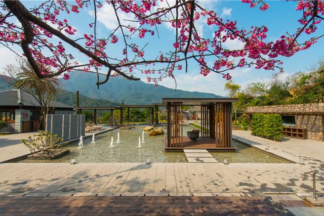 陽明山天籟渡假酒店規劃出近2000坪的溫泉樂園。（陽明山天籟渡假酒店提供）
