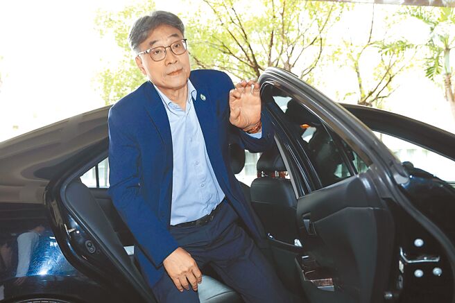 台北地检署侦办超思与亮采进口鸡蛋案，28日以被告身分传唤前农业部长陈吉仲、前中央畜产会董事长林聪贤、农业部长陈骏季（见图）3人，侦讯约2小时后均请回。（邓博仁摄）