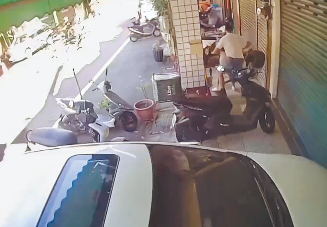 桃園北區一名身心障礙男子，27日在騎樓強抱國小女童，桃檢28日開出拘票逮人。（翻攝照片／蔡依珍桃園傳真）