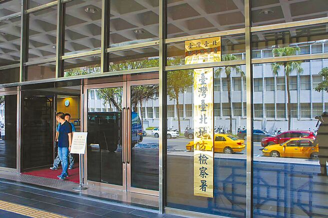 新北市34歲簡姓女子，今年7月與丈夫、公婆起口角後帶著9歲、10歲的女兒負氣離家，將小姊妹誘至新店碧潭入水，造成小姊妹溺斃，而簡女則自行游上岸。台北地檢署28日依殺人等罪起訴簡女，全案將移由國民法官審理。（本報資料照片）全國各縣市安心專線1925