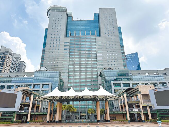 新北市人口數404萬全台之冠，加上面積遼闊，導致公務員業務吃重，綠營議員爆2024年迄今市府離職人數史上最高368人、累計加班時數破75萬小時，基層出現「跳船潮」。（高鈞麟攝）