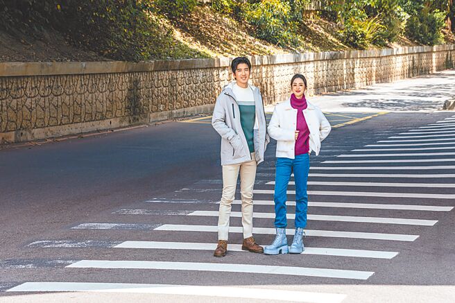 傅孟柏（左）、莫允雯演繹法國Saint James冬季服飾。（Saint James提供）