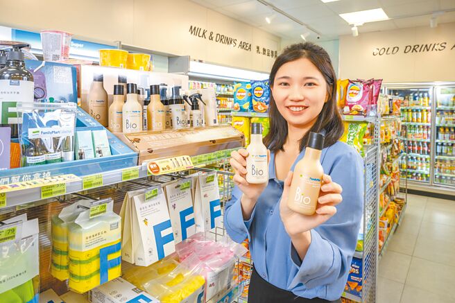 全家携欧莱德开发「Bio咖啡萃永续美妆」，针对消费者购买情境与喜好，首次推便携个人型产品。（全家提供）