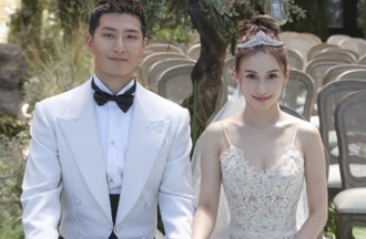 賭王女婿來台連2天直奔醫院 手貼紗布撫胸現身急診室