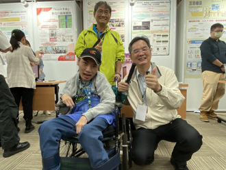 突破語言障礙 身障博士生開發即時翻譯軟體