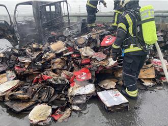 國道1號五楊高架火燒車！7旬駕駛急逃命 幸無人傷亡