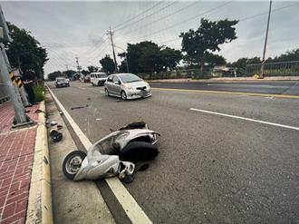 桃園7旬騎士違規迴轉 撞上自小客車！全身多處擦傷送醫