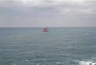 陸貨輪遇康芮 17人棄船逃生！船今漂岸邊 將派員前往拖救