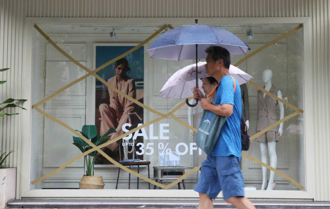 強颱來襲 窗戶別再貼膠帶 內政部實測：更容易吹爆