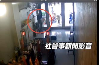 神明面前胆大偷窃！眼镜男搬走功德箱全被拍下 庙方气炸报警