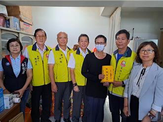 警专生双亲罹病欲休学 新北社会局媒合送暖援助19万