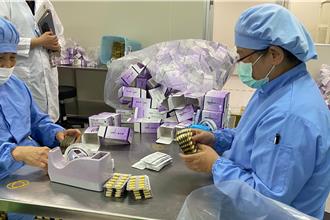 迎戰缺工荒！上市櫃藥廠續用6名「高年級生」心聲曝