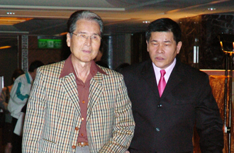 澎恰恰早知石英死訊！悲喊「永遠尊敬的師父」 淚謝恩情惹鼻酸