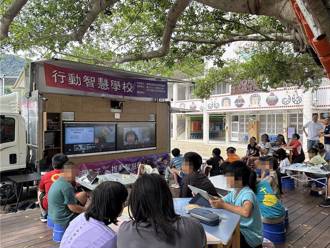 台北教師「水牛精神」 行動智慧學校專車2訪台東