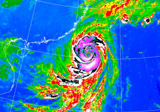 堪比巨巨颱！专家分析「康芮半径超过苏迪勒」：很强又很大
