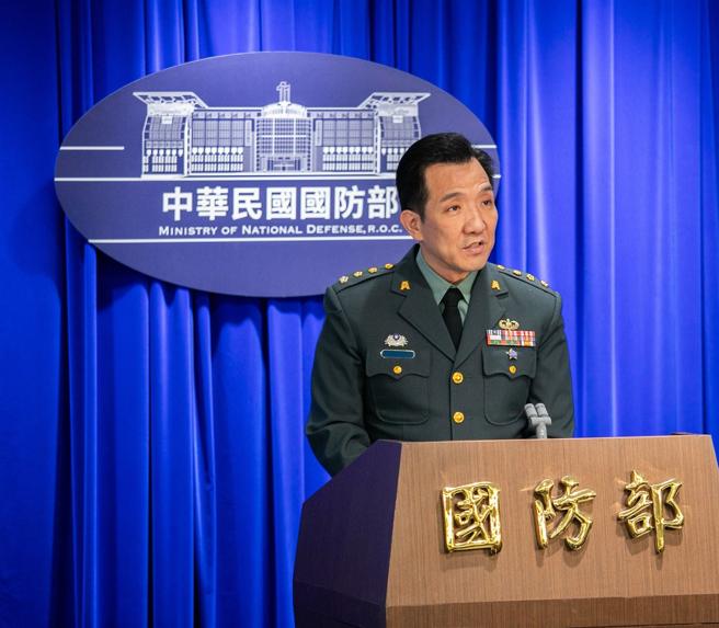 國防部總督察長室財務督察處處長駱上校，說明「推動風險管理作業現況」及「風險管理教育訓練」。（記者林睿奕攝）