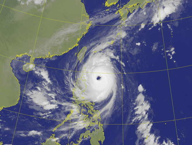 康芮「又長大一圈」，暴風半徑已達300公里。(圖／氣象署)