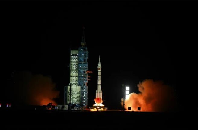 神舟十九号载人太空船龙马组合发射成功。（微信公眾号「中国载人航太」）