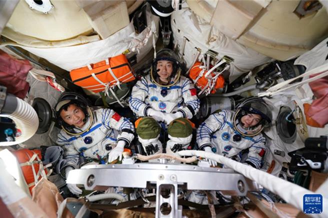 神舟十九号载人太空船龙马组合发射成功。图为神舟十九号太空人乘组2024年5月23日训练。（新华社）