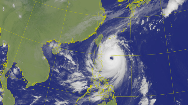 颱风康芮已转为强烈颱风。（气象署）