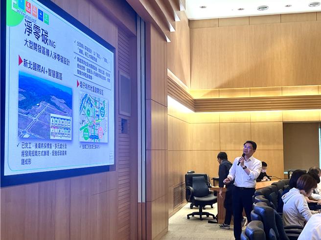 新北市地政局長汪禮國今日於市政會議專題報告。（呂健豪攝）