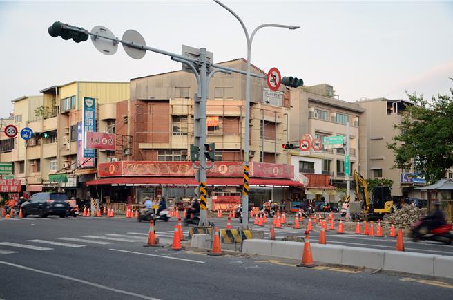 台南市政府推出「台南市道路交通安全多元提升計畫」，研擬9大行動計畫、21項精進策略及33項具體工作，作為明年的執行重點。（交通局提供／洪榮志台南傳真）