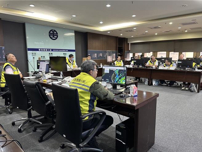 强颱康芮来袭，台铁公司本部成立一级应变小组。（台铁公司提供／蔡明亘台北传真）