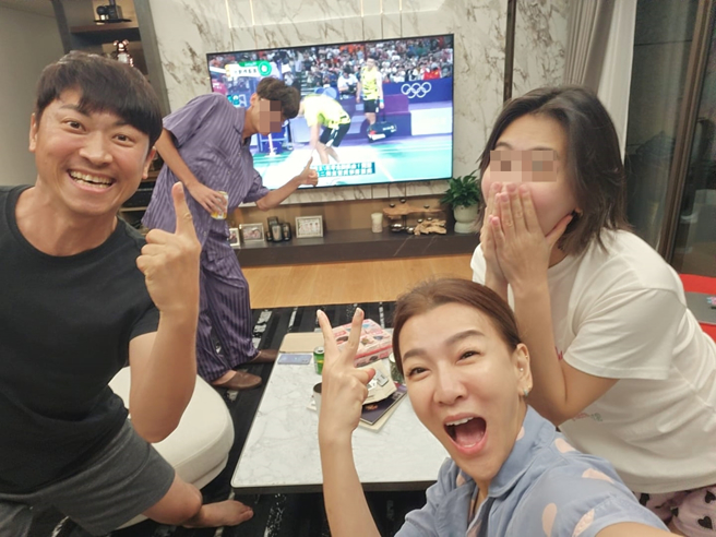 曾雅兰、侯昌明是演艺圈模范夫妻。（图／翻摄自曾雅兰脸书）