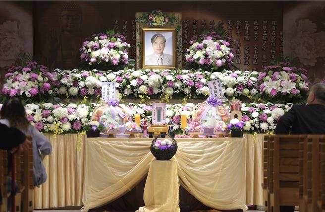 张友骅的告别式30日在台北市怀爱馆举办。（陈俊吉摄）