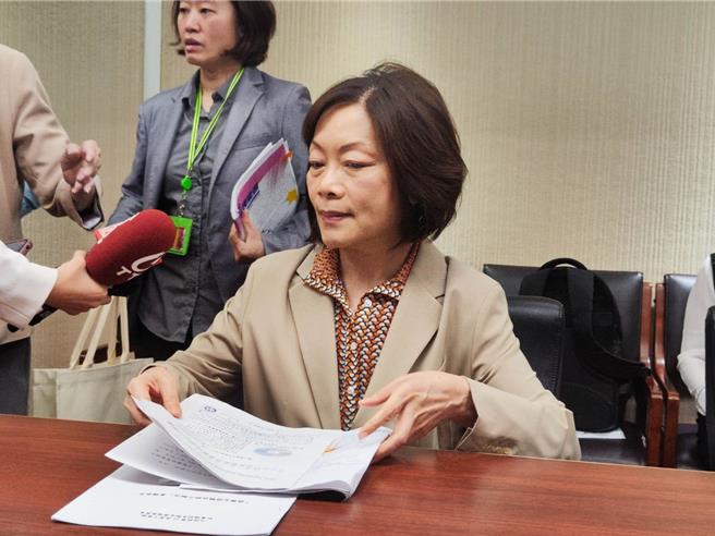 立法院30日邀请劳动部就「我国全时职位缺工概况」专案报告。（林良齐摄）