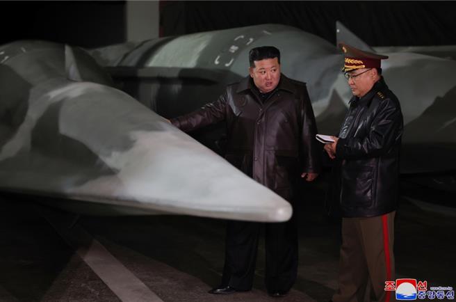 北韓領導人金正恩10月23日視察戰略飛彈基地。（朝中社）