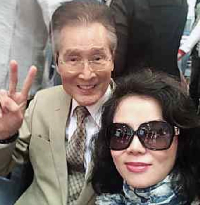 资深男星石英(27)自然老化病逝，台北演艺工会理事长曹雨婷揭两人暖心互动。(曹雨婷提供)