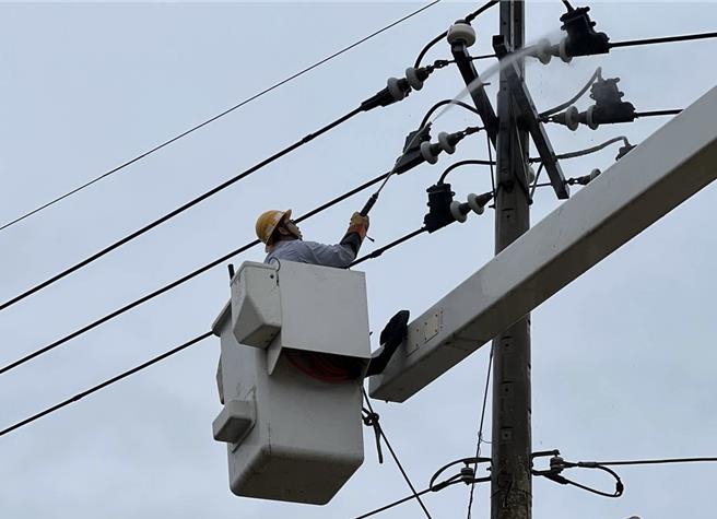 强颱「康芮」来势汹汹，台电金门区营业处已完成颱风动员整备，也提醒民眾做好防颱准备。（图／台电金门区营业处）