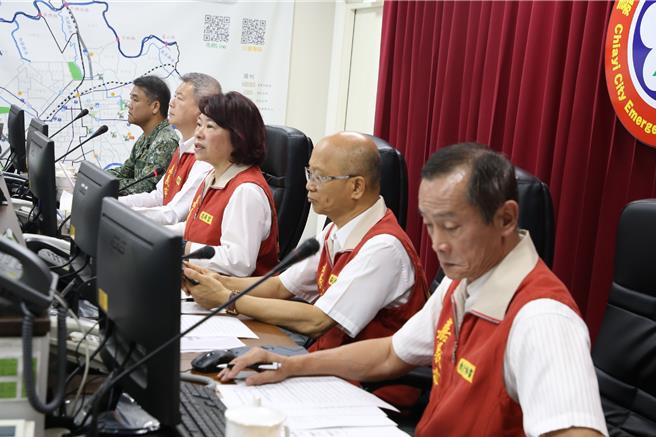 嘉义市长黄敏惠在嘉义市灾害应变中心开整备会议。（嘉市府提供／廖素慧嘉市传真）