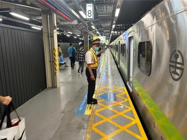 中坜临时站闷热、月台狭窄，台铁公司完成改善。（台铁公司提供／吕筱蝉桃园传真）