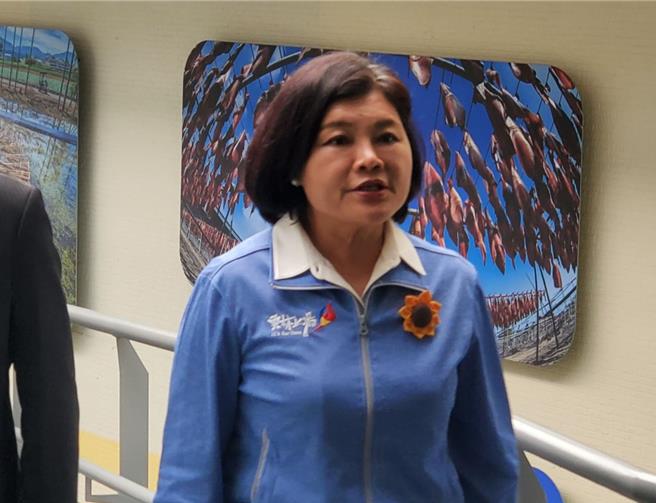 雲林縣長張麗善今（30日）表示，今晚7點會請全縣鄉鎮市長一起開會，再跟縣民報告康芮颱風是否停班停課。（周麗蘭攝）