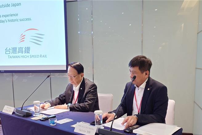 「国际高速铁道协会」31日在台北举办2024年度会议（IHRA Meeting 2024），台湾高铁董事长江耀宗（左）亲自参加。（黄琮渊摄）