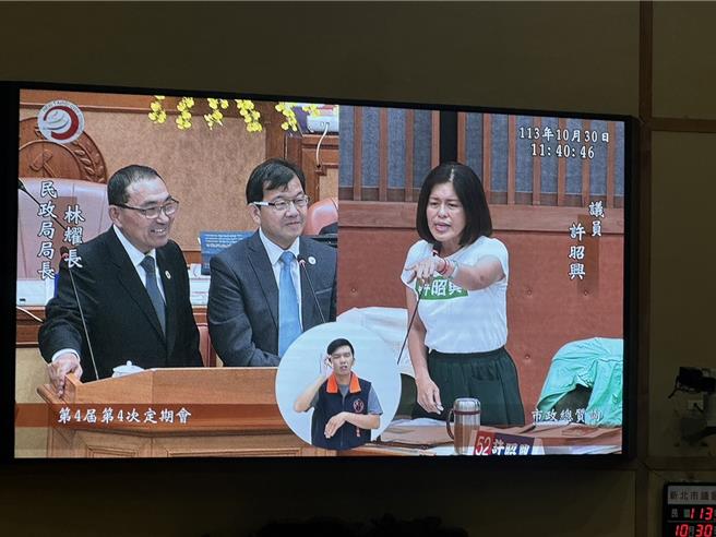新北市議員林裔綺、許昭興今（30）日在議會總質詢呼籲市府不要將安裝監視器用途廢除，新北市長侯友宜表示，會請警察局跟民政局討論，滾動式檢討。（柯毓庭攝）