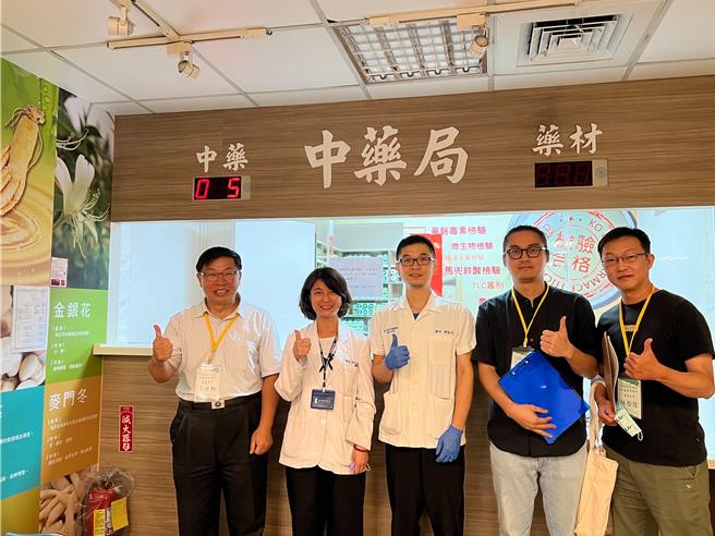 台北榮總新竹分院近日通過衛生福利部中藥實習場所合格院所認證，成為大新竹地區可供各校藥學系學生進行中藥實習的重要場所。（北榮新竹分院提供／邱立雅竹縣傳真）