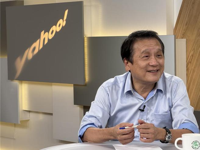 中研院院士朱敬一接受網路媒體專訪。圖／Yahoo TV「齊有此理」提供