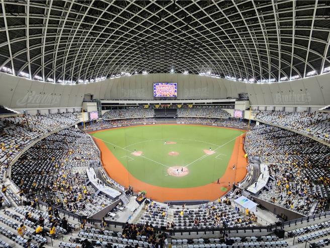 台北大巨蛋今年中职比赛票房长红，明年场次却可能腰斩。（本报资料照片）