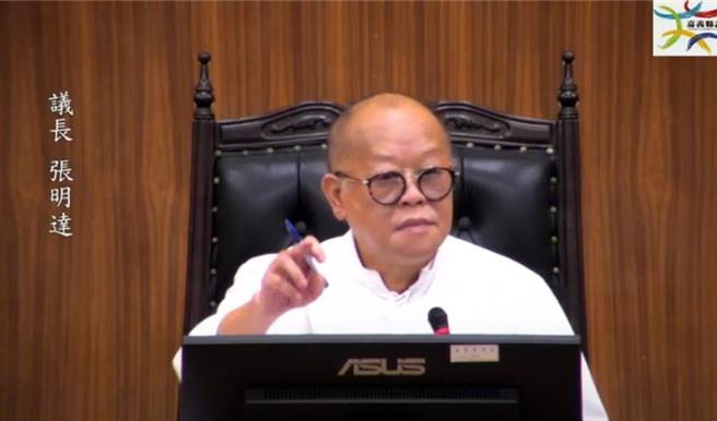 议长张明达提醒县府日后提报计画、争取经费要更慎重，有争议的案子尽量不要报。(吕妍庭翻摄)
