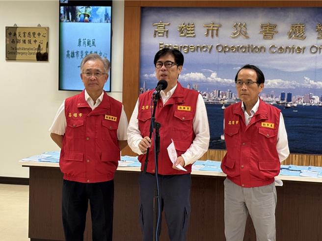 高雄市長陳其邁（中）。（翻攝照片／洪靖宜高雄傳真）