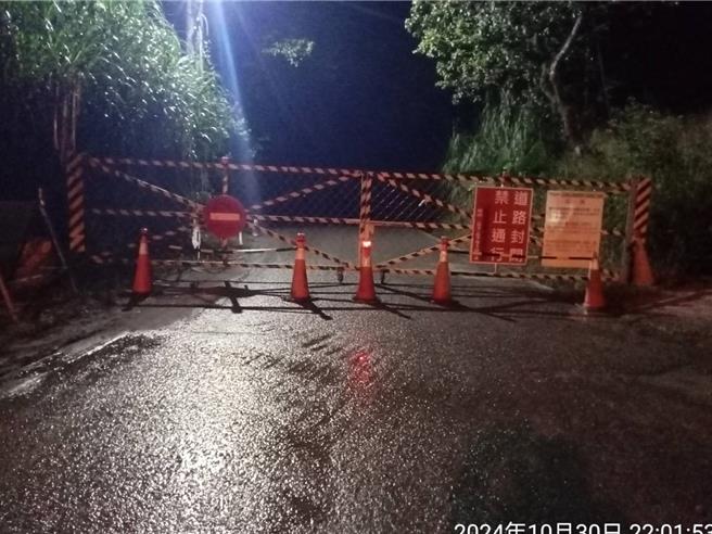 台20线93K~98.7K(台20临93线0K~5K)勤和至復兴路段，因康芮颱风影响，已于10月30日晚上10时实施预警性封闭。（公路局提供／蔡明亘台北传真）
