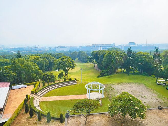 中科台中園區二期擴建案，最大私地主興農球場雖已繳交協議價購同意書，但至今尚未解決高球證問題。圖／中科提供