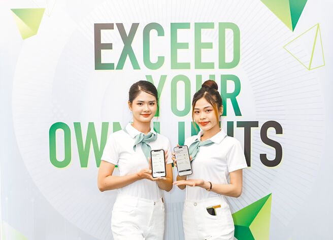 國泰世華銀行「CUB Vietnam App」承襲台灣CUBE品牌精神，致力打造全線上數位借貸服務，榮獲「數位服務獎」優質獎肯定。圖／國泰世華銀行提供