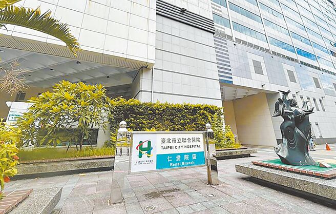 台北市社会局明年将试办低收、中低收入长者敬老卡点数可折抵市立联合医院挂号费，每次最多可折50点。（本报资料照片）